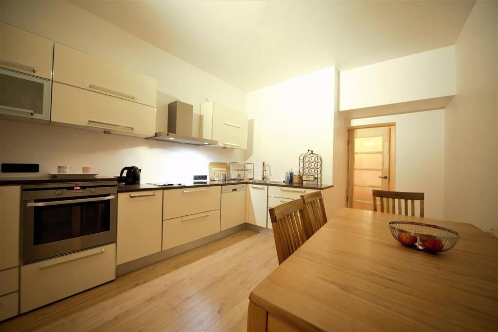 3 Bedrooms Oldtown With Balcony Quiet Area Riga