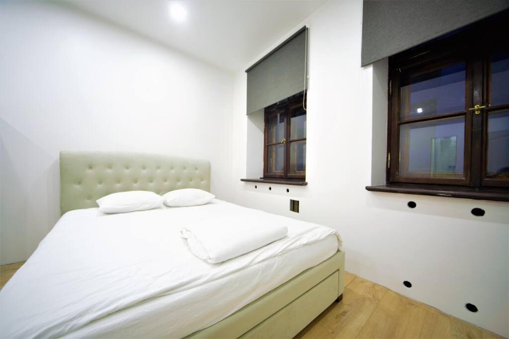 Căn hộ 3 Bedrooms Oldtown With Balcony Quiet Area