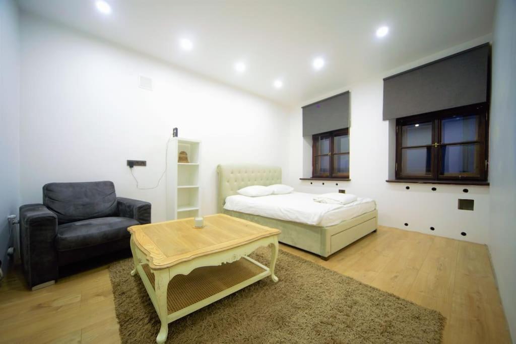 3 Bedrooms Oldtown With Balcony Quiet Area Căn hộ Riga